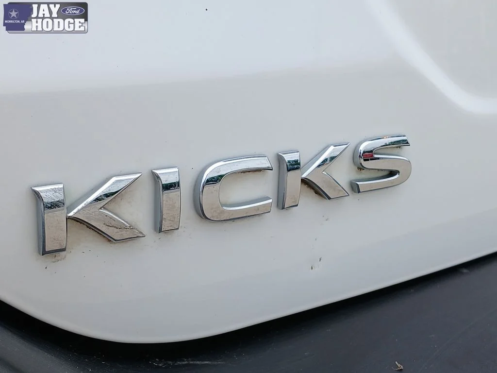 Used 2020 White Nissan SV image 37