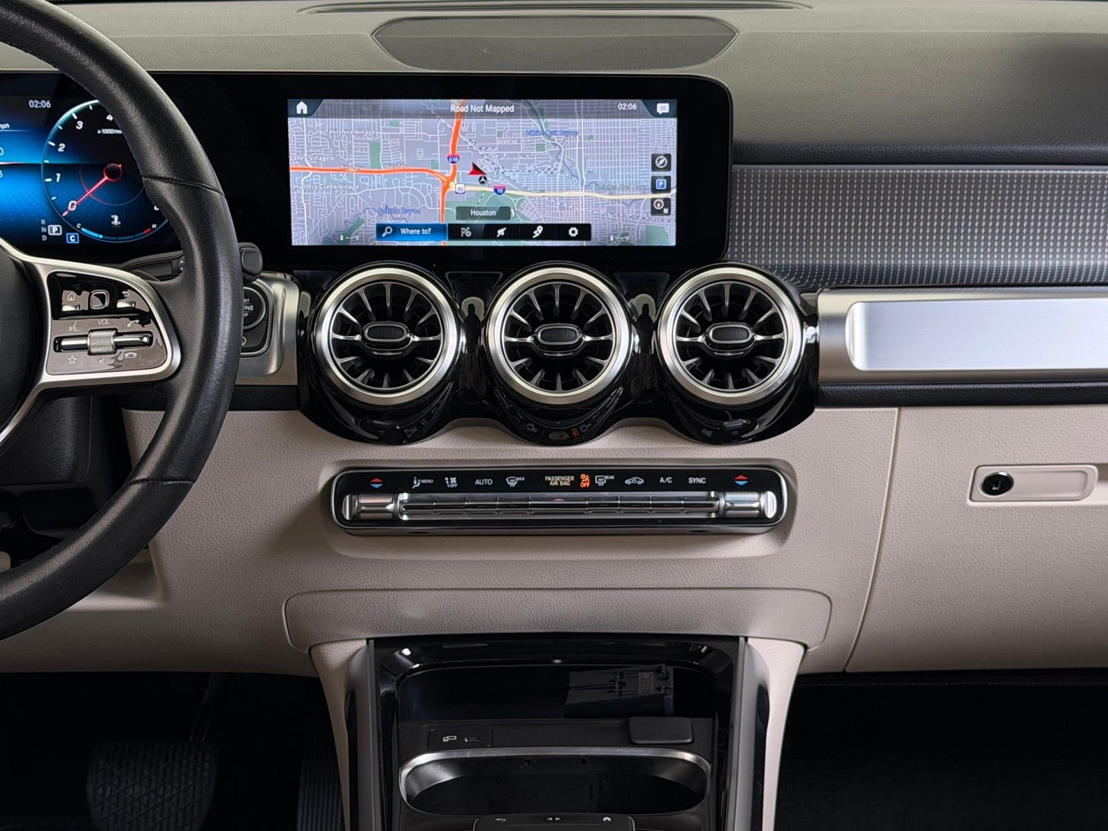Certified Used 2022  Mercedes-Benz GLB 250 image 5