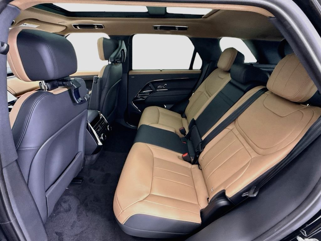 New 2026 Santorini Black Land Rover Dynamic SE image 21