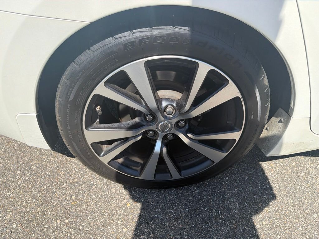 Used 2017 White Nissan Platinum image 10