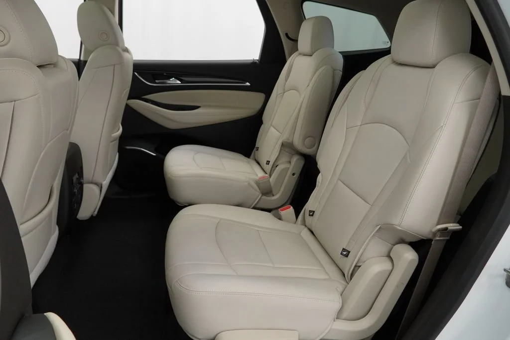 Used 2023 Summit White Buick Essence image 13