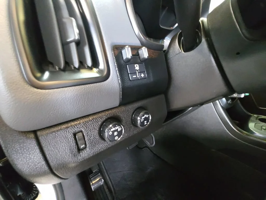 Used 2018 SUMMIT WHITE Chevrolet 4WD Z71 image 32
