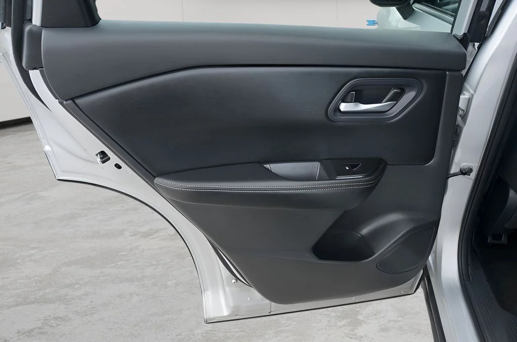 Used 2024 Brilliant Silver Metallic Nissan SV image 11