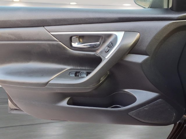Used 2015 Black Nissan 2.5 S image 13