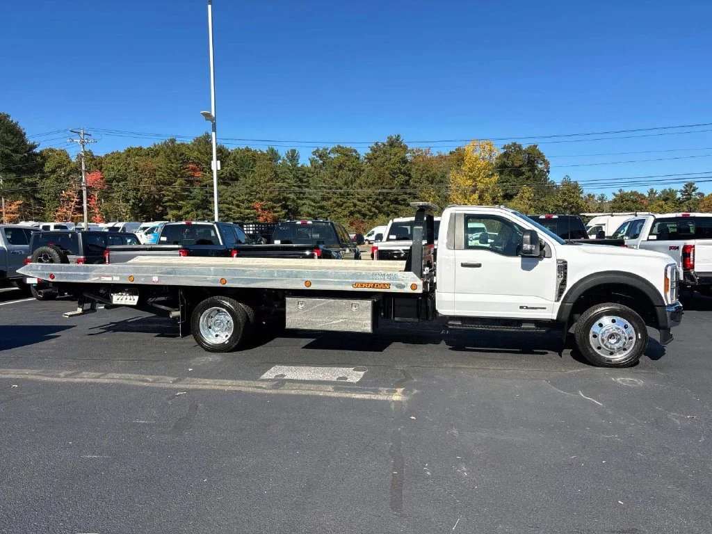 Used 2024 Oxford White Ford XLT image 2