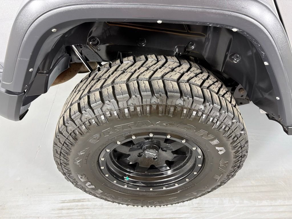 Used 2021 Silver Jeep Unlimited Rubicon image 10
