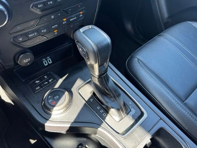 Used 2022 Oxford White Ford Lariat image 28