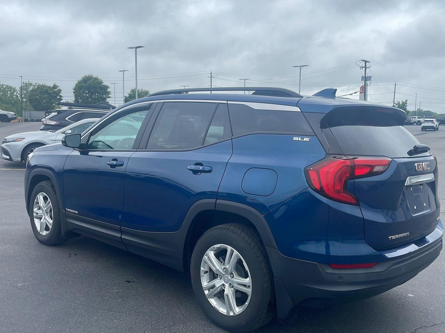 Used 2021 Blue Emerald Metallic GMC SLE image 11