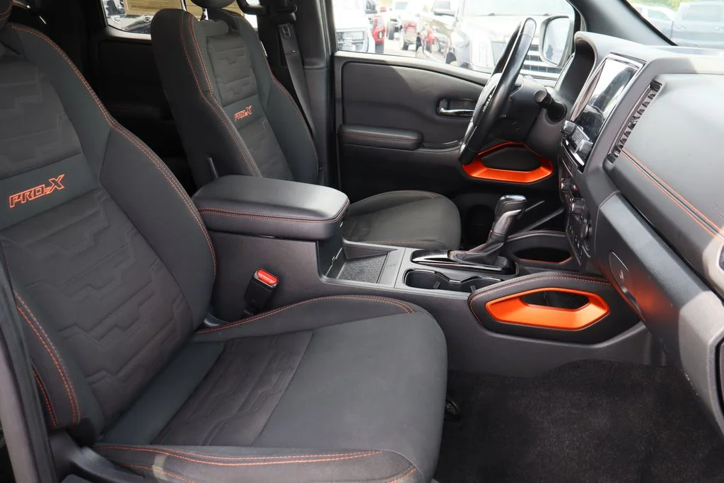 Used 2022 Black Nissan PRO-X image 28