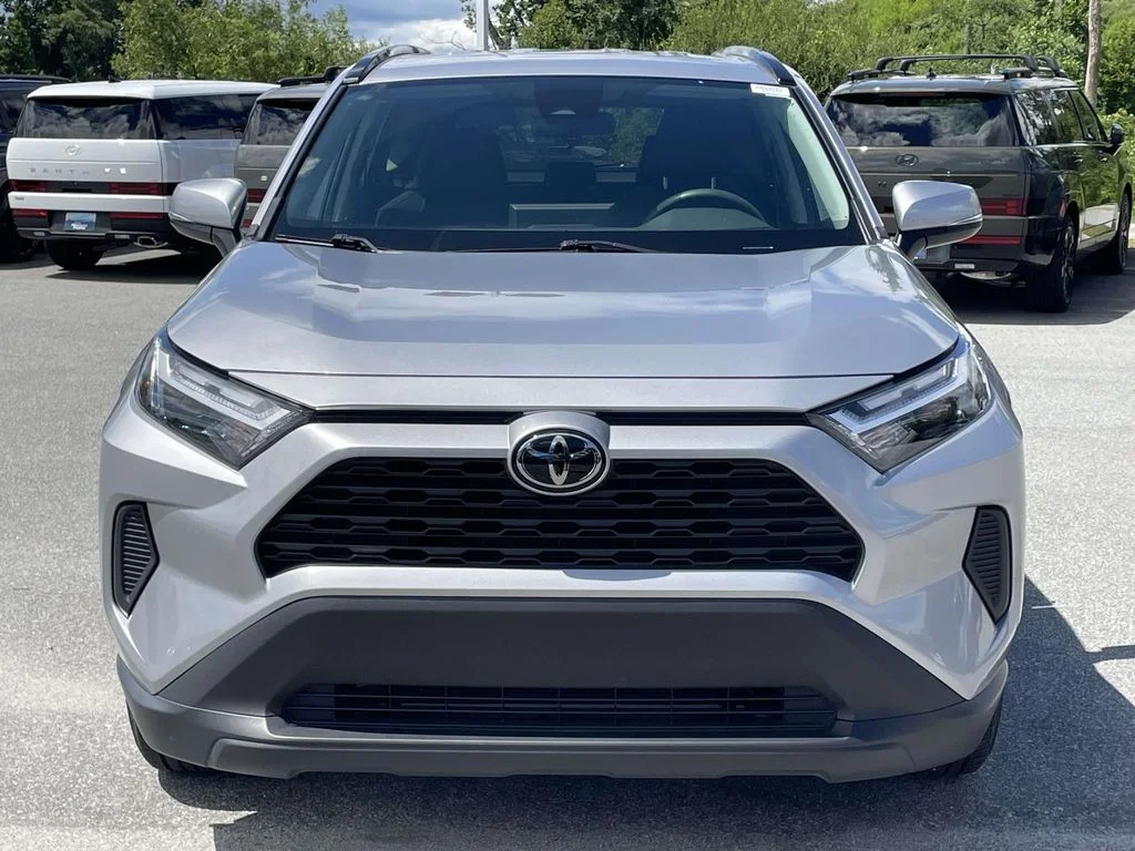 Used 2025 Silver Sky Metallic Toyota XLE image 22