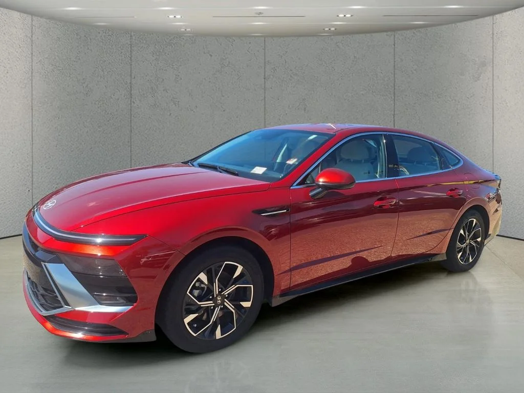 Used 2025 Red Hyundai SEL image 9