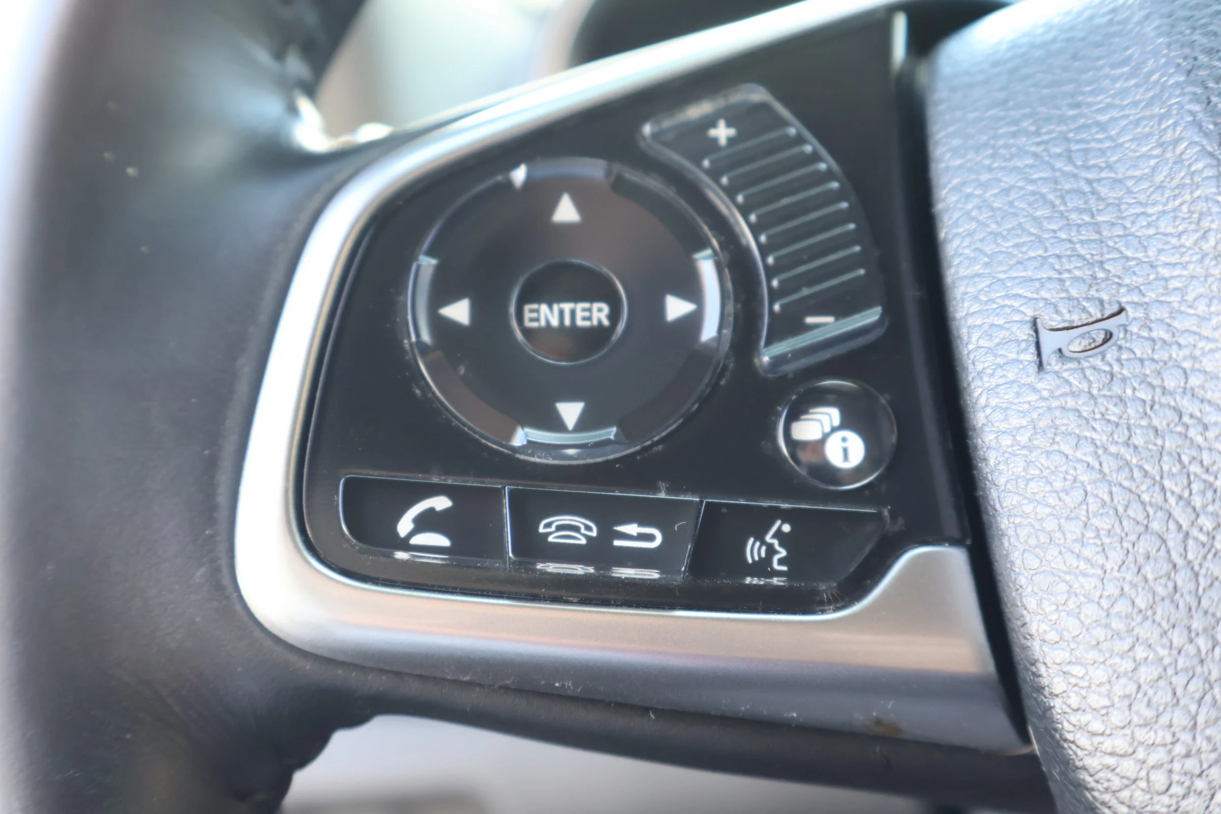 Used 2018 Modern Steel Metallic Honda Touring image 23