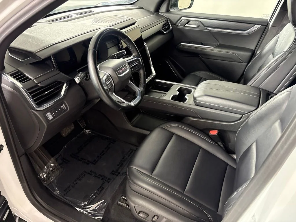 Used 2024 White GMC Elevation image 29
