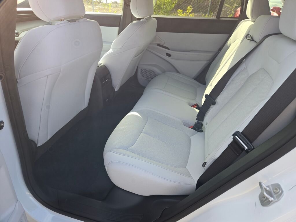 New 2026 Bright White Clear-Coat Exterior Paint Jeep Laredo image 17