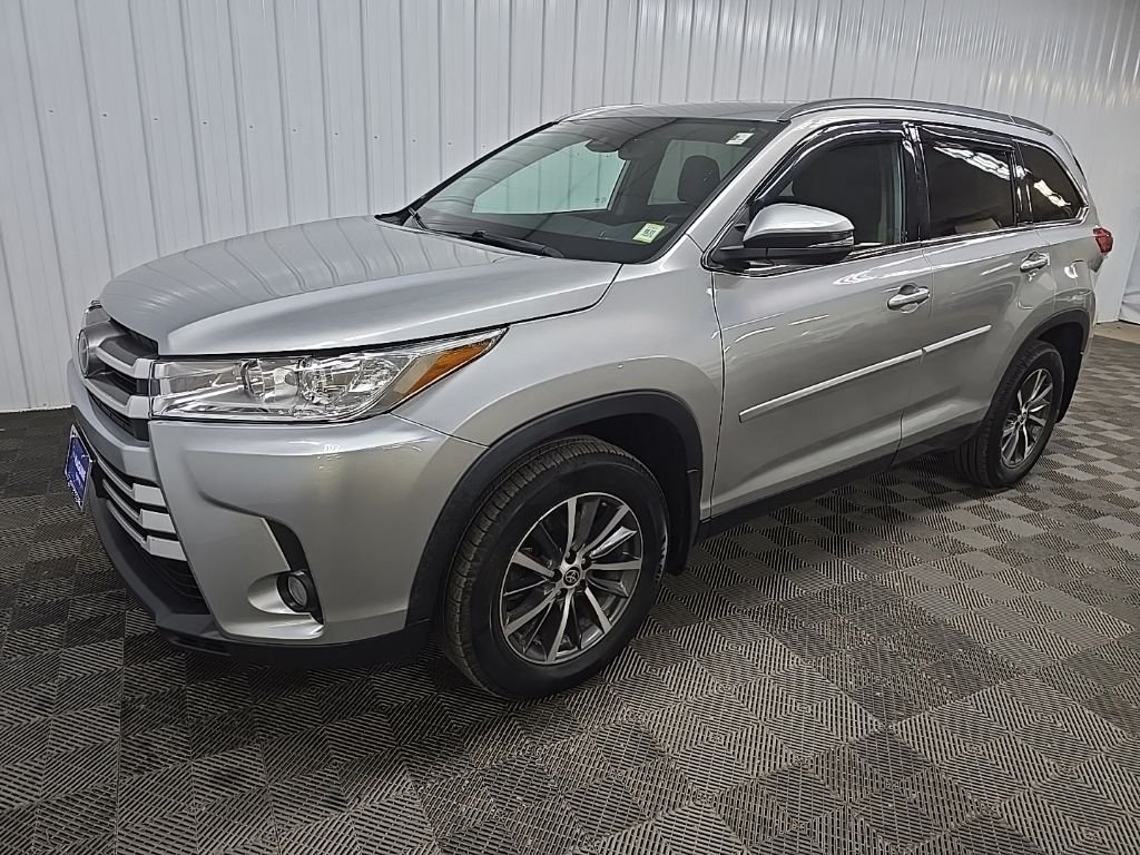 Used 2019 Silver Toyota XLE image 8