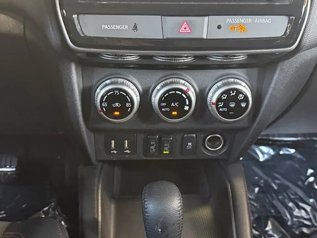Used 2025 Blue Mitsubishi 2.0 SE image 4