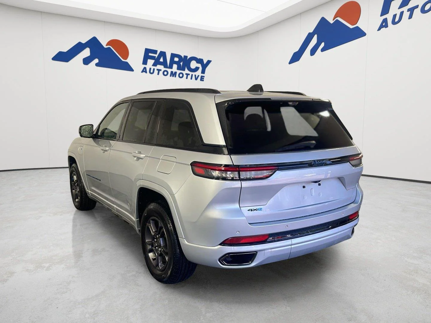Used 2024 Silver Zynith Jeep Anniversary Edition image 9