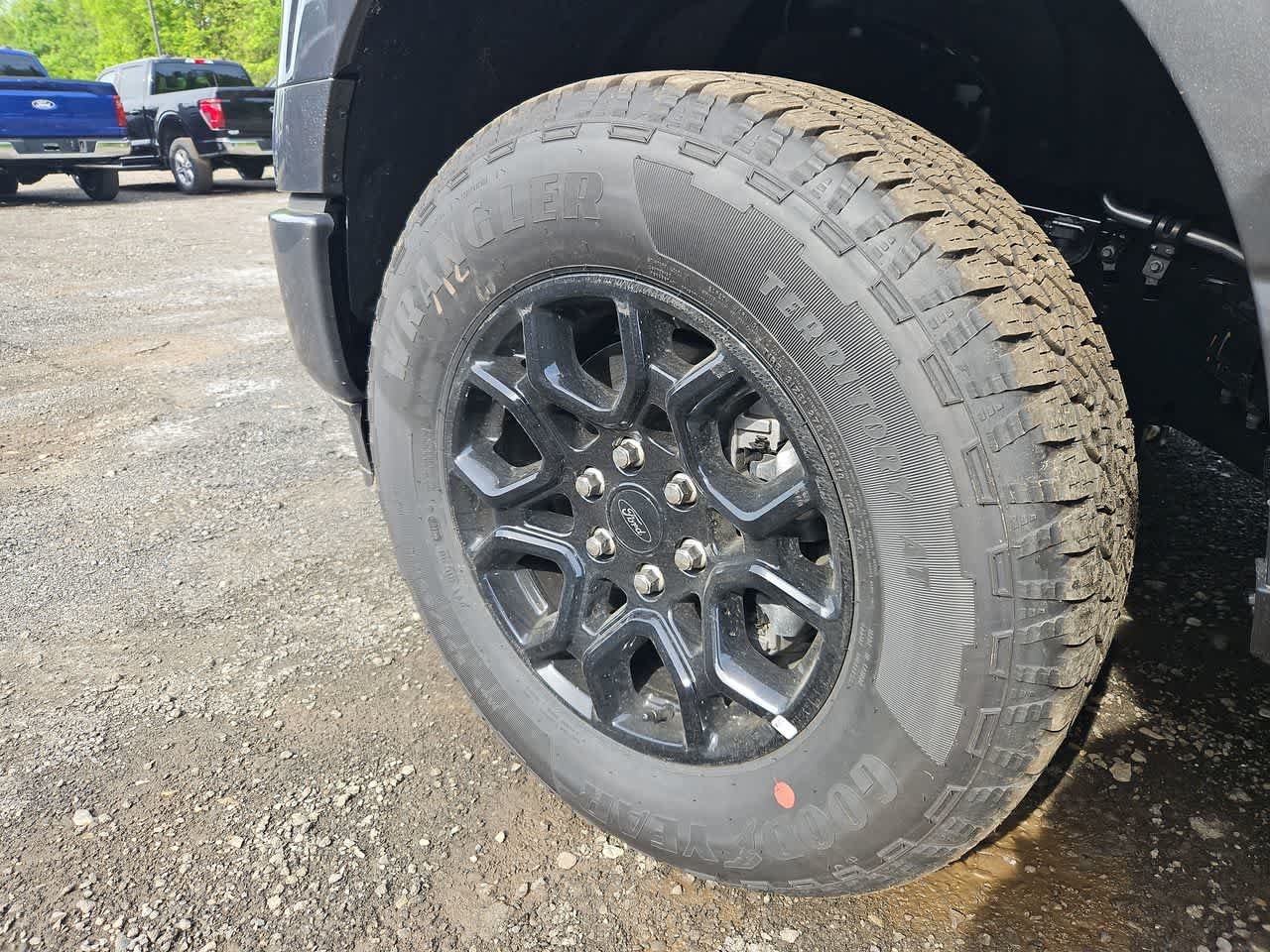 New 2026 Carbonized Gray Metallic Ford XLT image 10