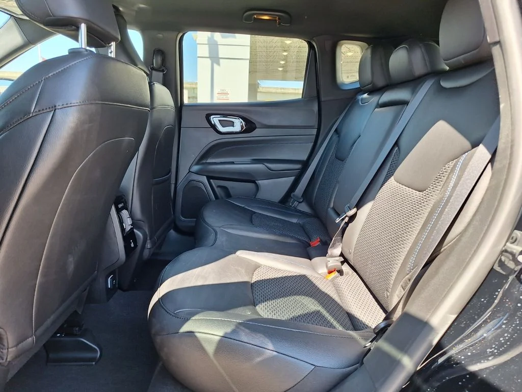 New 2026 Diamond Black Crystal Pearlcoat Jeep Latitude image 10