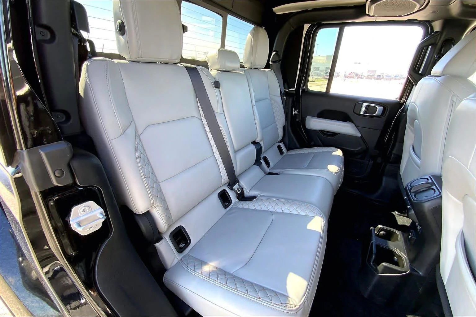 Used 2022 Black Clear Coat Jeep High Altitude image 19