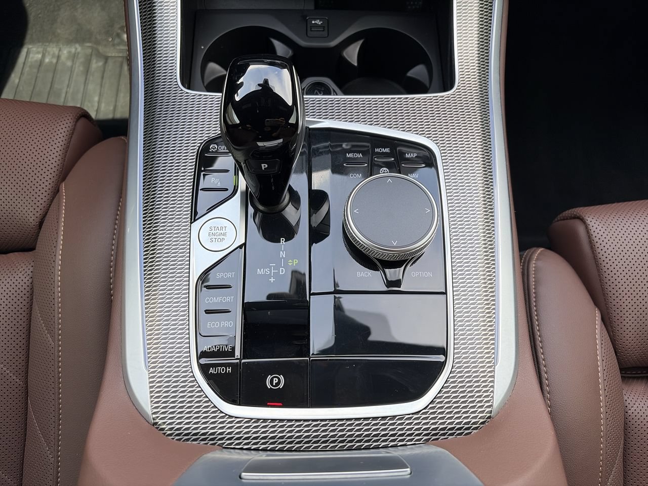 Used 2023 Mineral White Metallic BMW sDrive40i image 27