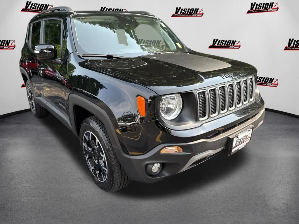 Used 2023 Black Jeep Latitude image 3