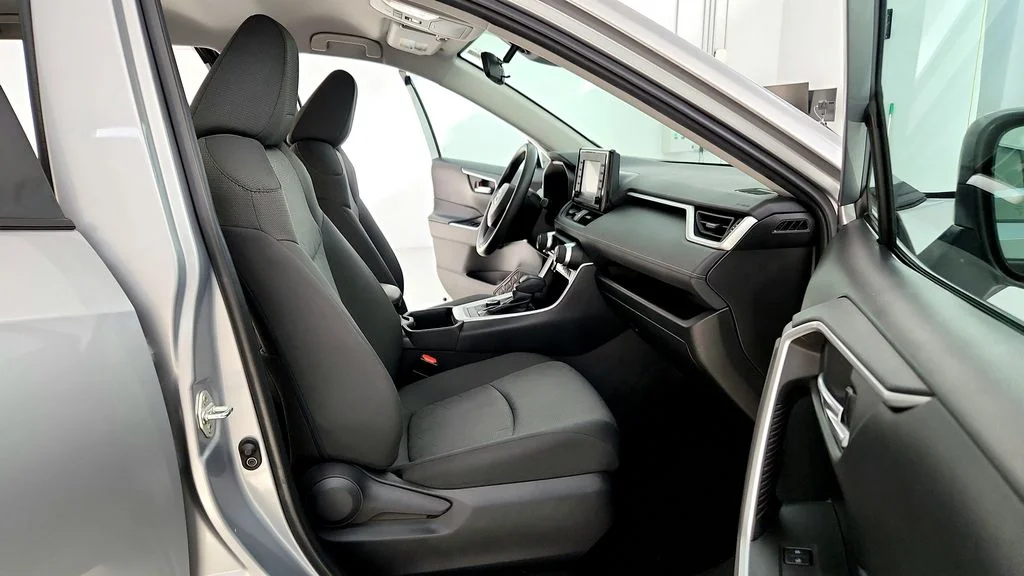 Certified Used 2022 Silver Toyota XLE image 17