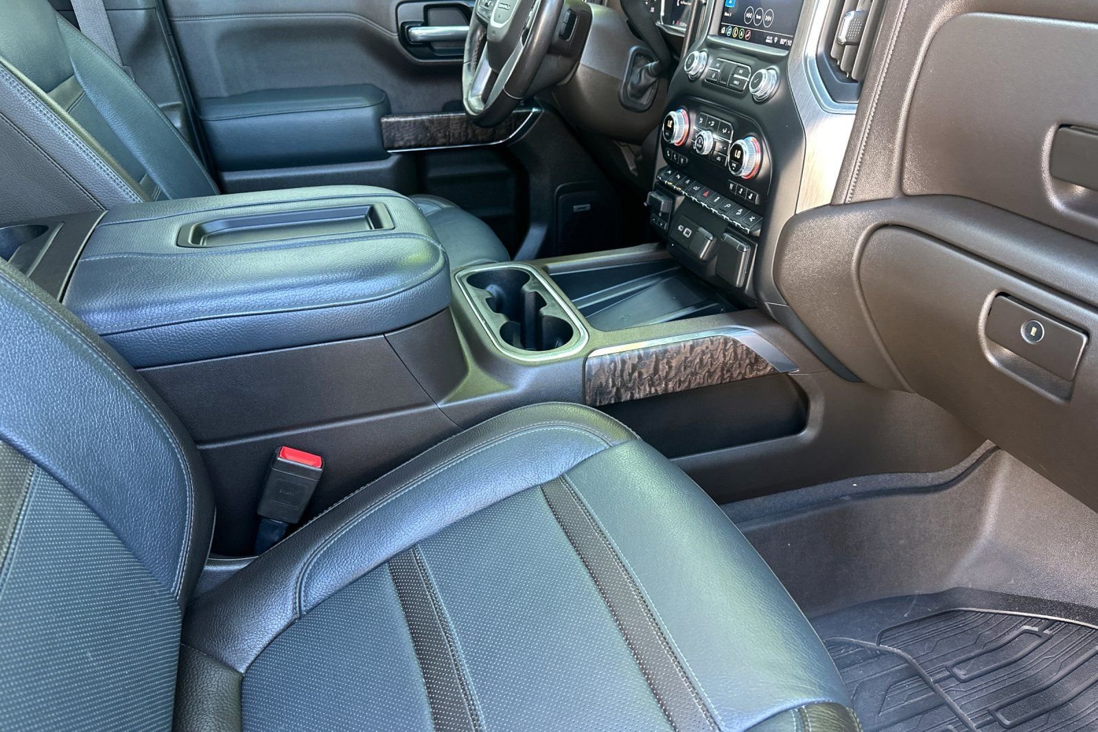 Used 2019  GMC Denali image 15