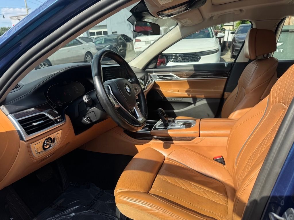 Used 2022 Blue BMW 750i xDrive image 23