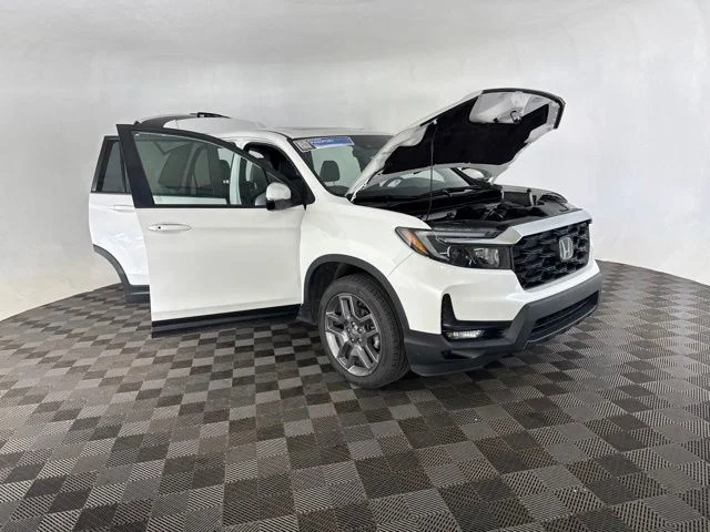 Used 2023 White Honda EX-L image 16
