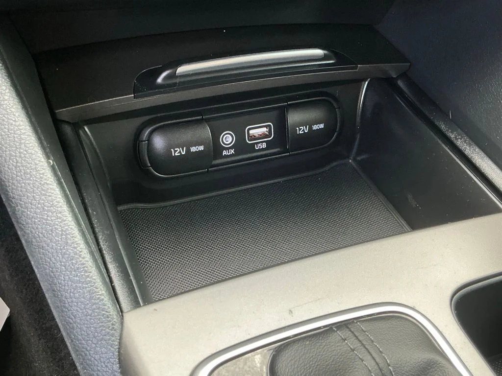 Used 2020 White Kia LX image 32