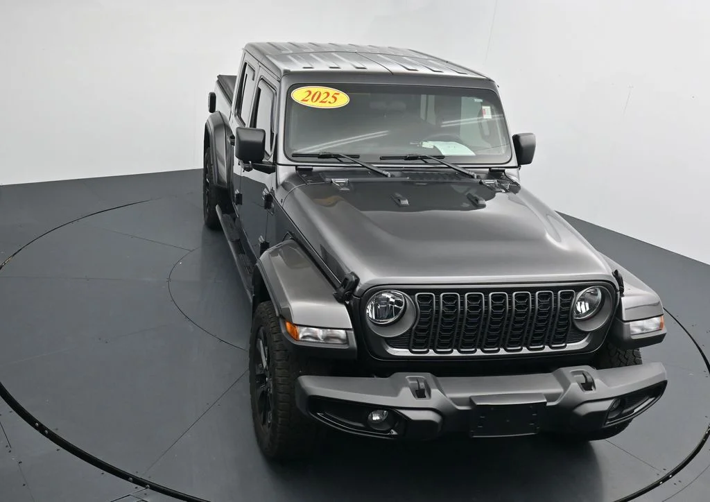 Used 2025 Gray Jeep Nighthawk image 24