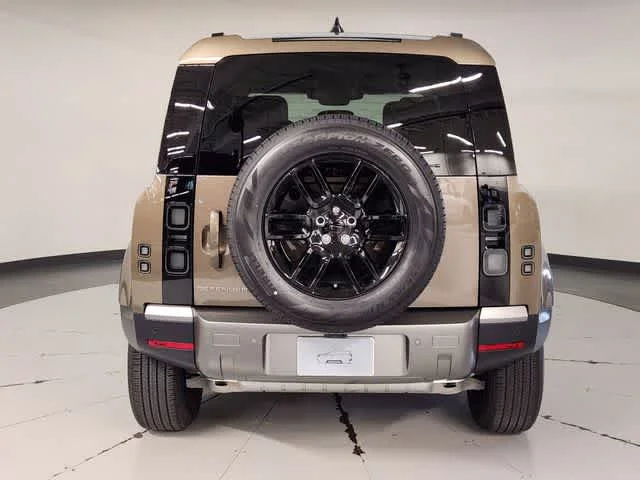 Used 2026 Gondwana Stone Metallic Land Rover S image 10