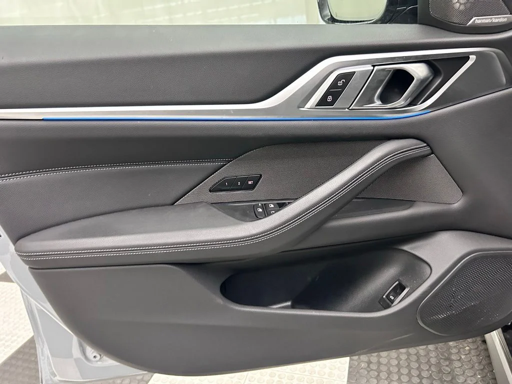 Used 2025 Gray BMW xDrive40 image 10