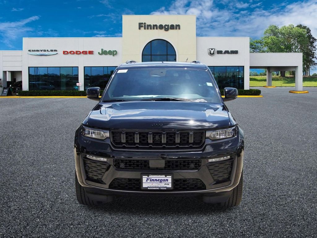 New 2026 Diamond Black Crystal Pearl-Coat Exterior Paint Jeep Limited Reserve image 2