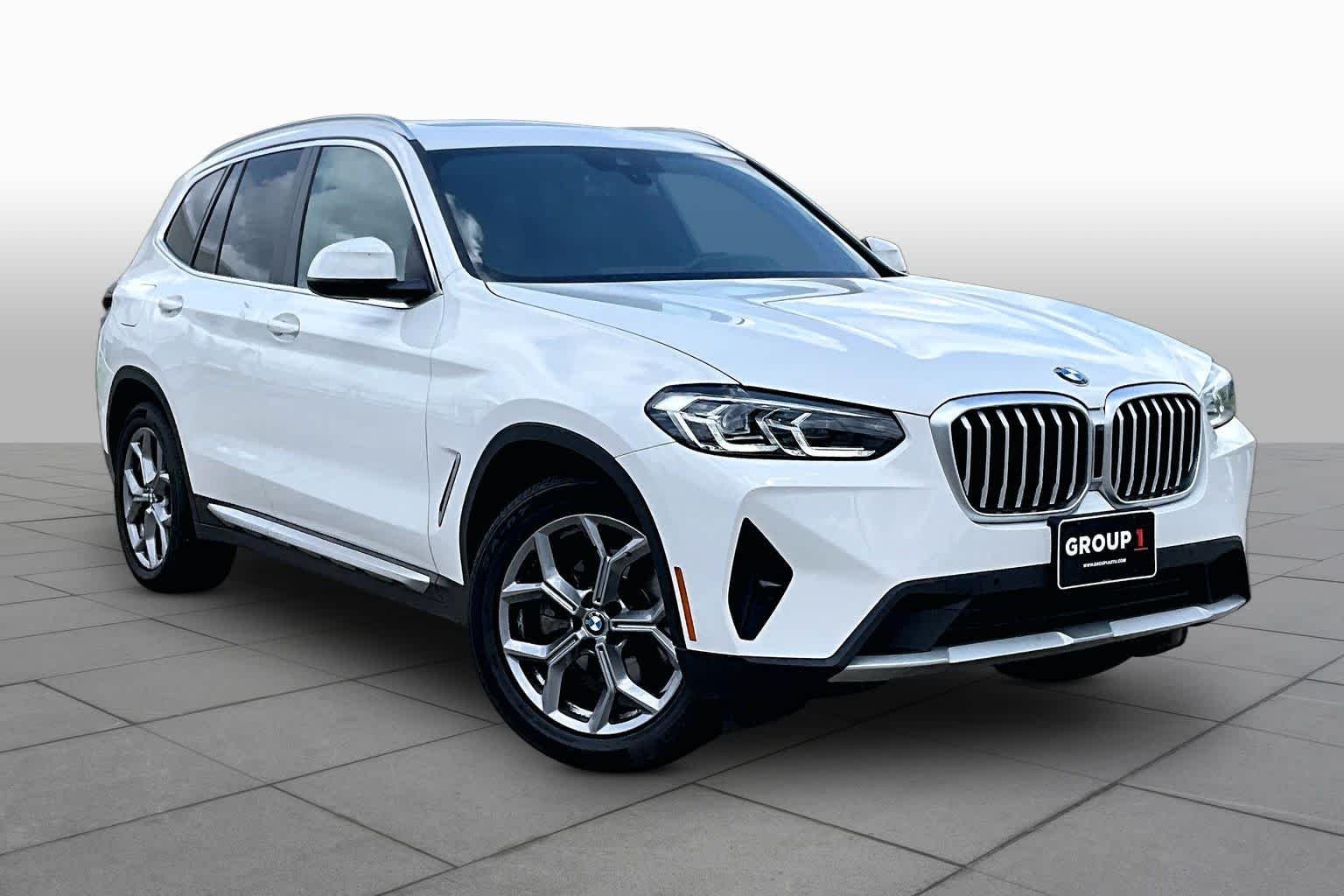 Used 2024 Alpine White BMW sDrive30i image 3