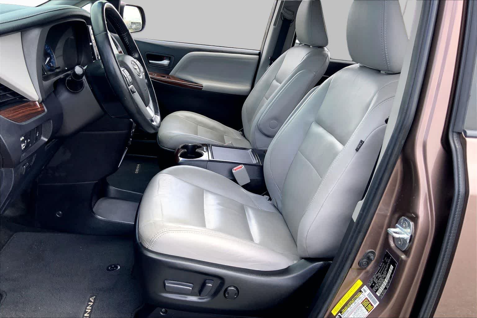 Used 2018 Toasted Walnut Pearl Toyota Limited image 8