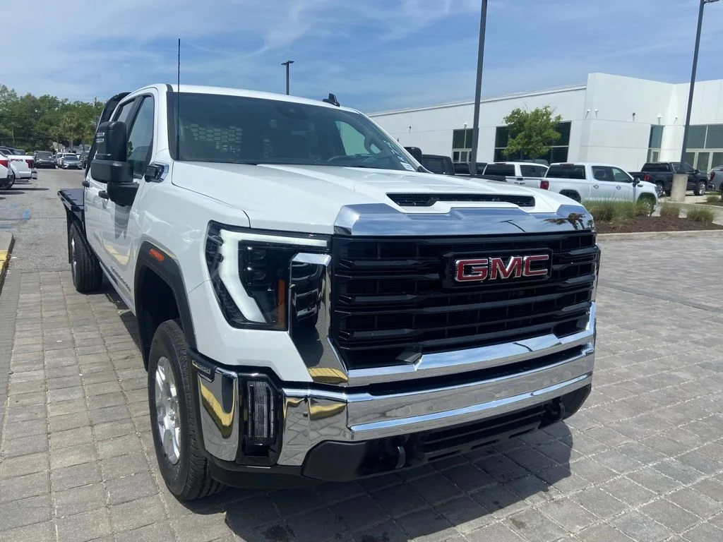 New 2026 Summit White GMC Pro image 5