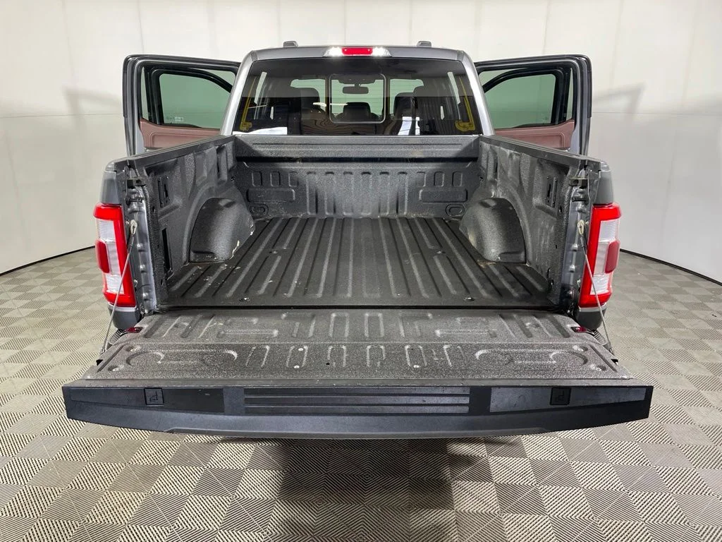 Used 2023  Ford Lariat image 22