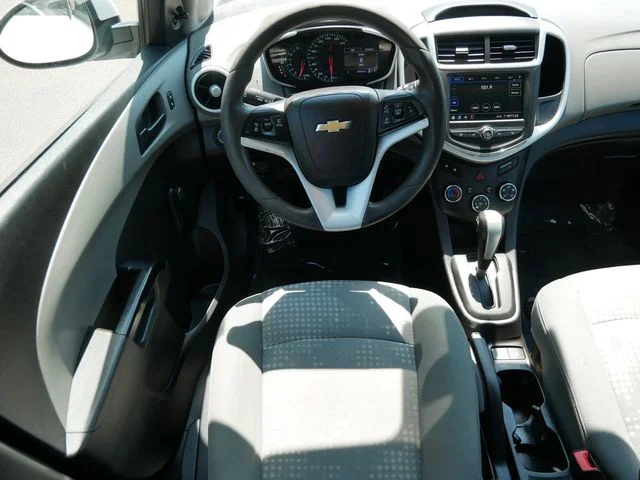 Used 2020 White Chevrolet LT image 12