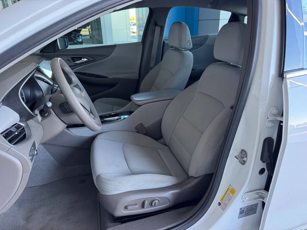 Used 2022 SUMMIT WHITE Chevrolet LT image 16