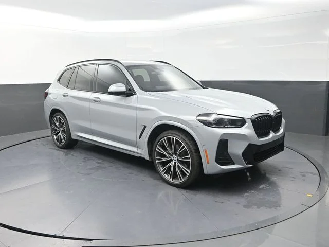 Used 2024 Gray BMW xDrive30i image 10