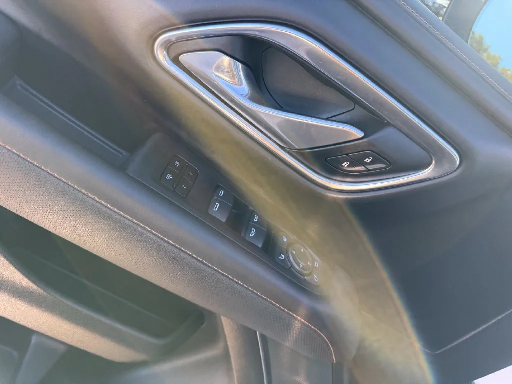 Used 2023 White GMC AT4 image 6