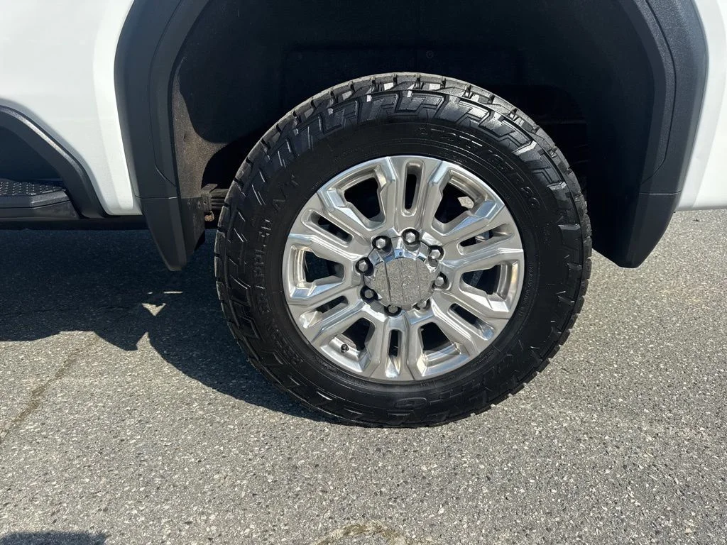 Used 2021 White GMC Denali image 36