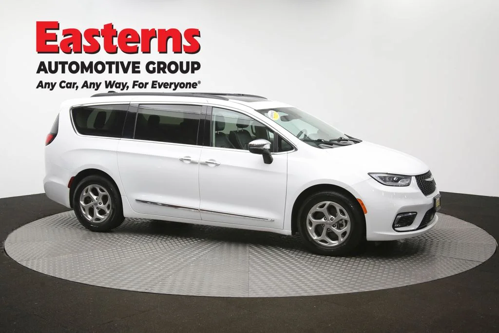 Used 2023 White Chrysler Limited image 50