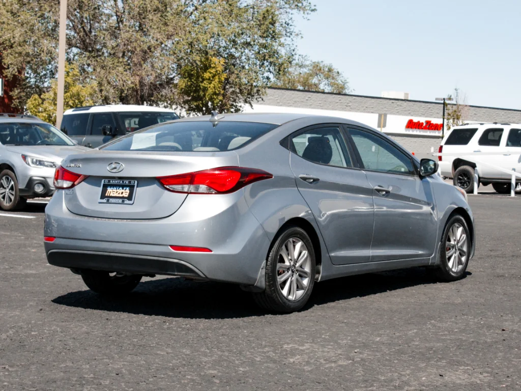 Used 2015 Shale Gray Metallic Hyundai SE image 5