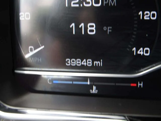 Used 2024 Summit White GMC Elevation image 26