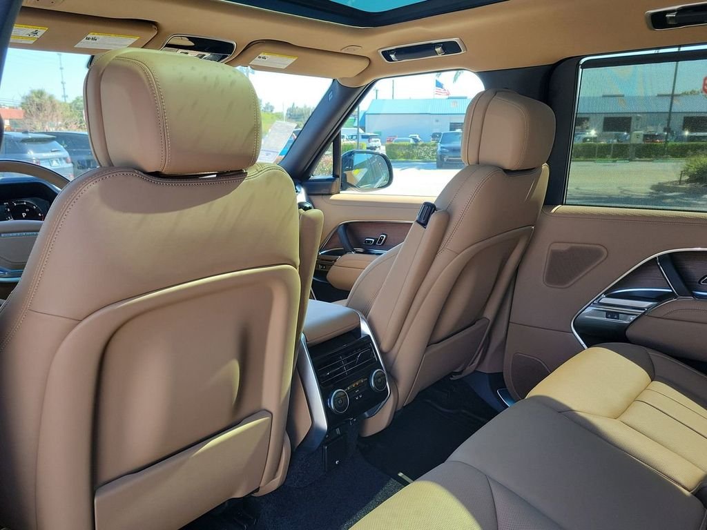 New 2026 Carpathian Grey Land Rover SE image 17