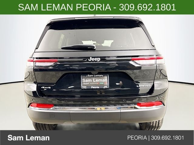 New 2025 Diamond Black Crystal Pearl-Coat Exterior Paint Jeep Limited image 6
