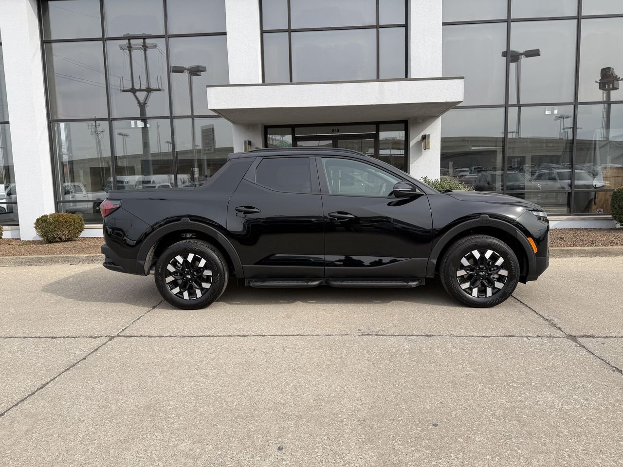 New 2026 Phantom Black Hyundai SEL AWD image 3